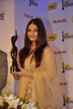 Aishwarya Rai Bachchan announces filmfare awards in Leela Hotel, Mumbai 9th Jan 2013 (118).JPG